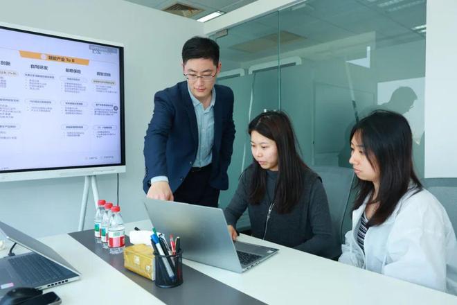 “51”专稿 以数据驱动未来做智能网联汽车的“开路先锋”(图2)