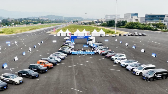 2025智能网联新能源汽车大赛暨全国智能驾驶测试赛(重庆站)举办(图1)